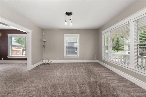 1211 E Augusta Ave, Spokane, WA 99207