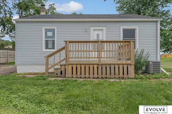 5921 S Street, Omaha, NE 68117