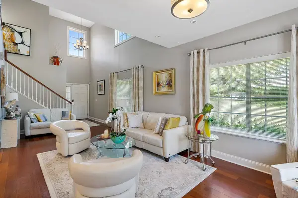 225 NICOLE DR #A, South Elgin, IL 60177