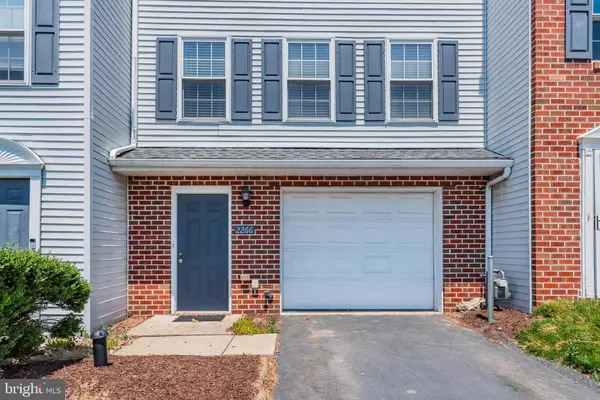 2266 N POINT DR, York, PA 17406