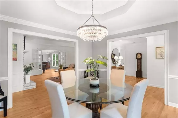 300 Saddle Creek DR, Roswell, GA 30076