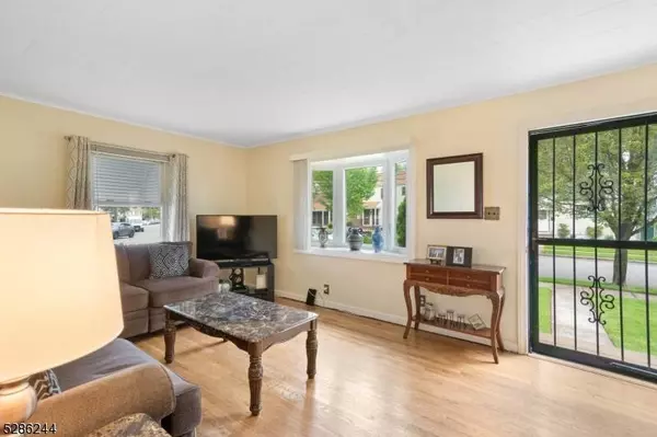 82 Addison Pl, Clifton City, NJ 07012