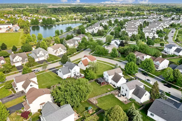 376 W Fielding Lane, Round Lake, IL 60073