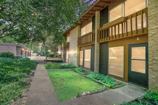 5913 Meadow DR #155-G, Lisle, IL 60532