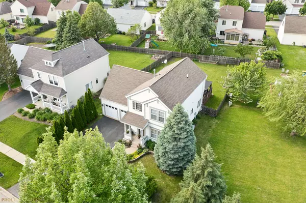 376 W Fielding Lane, Round Lake, IL 60073