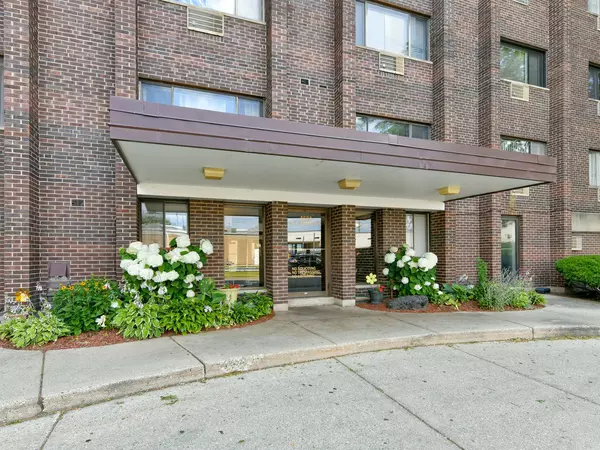 4624 N Commons Drive #301E, Chicago, IL 60656