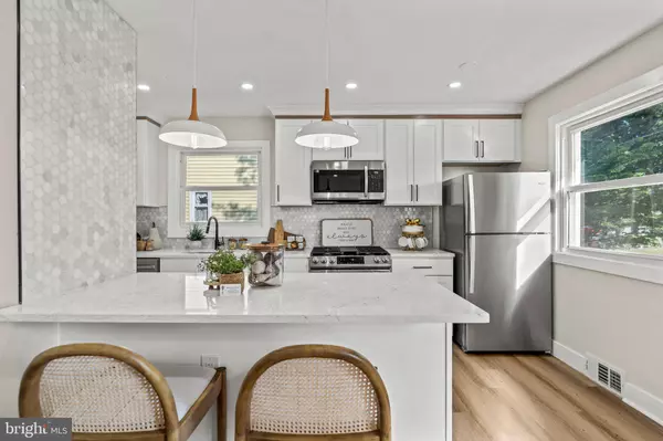 315 CRAWFORD AVE, Maple Shade, NJ 08052