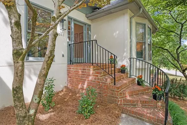 300 Saddle Creek DR, Roswell, GA 30076