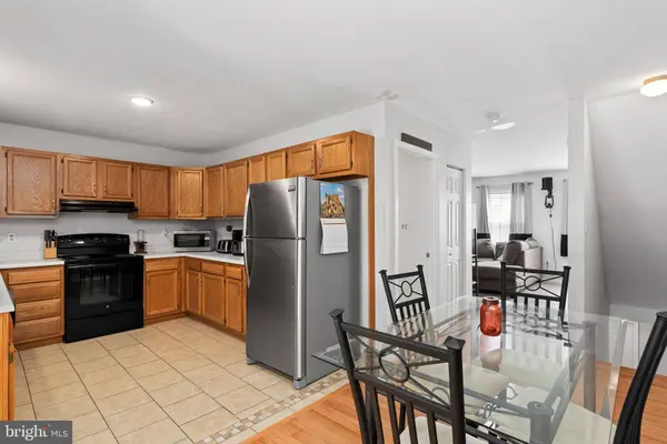 2266 N POINT DR, York, PA 17406