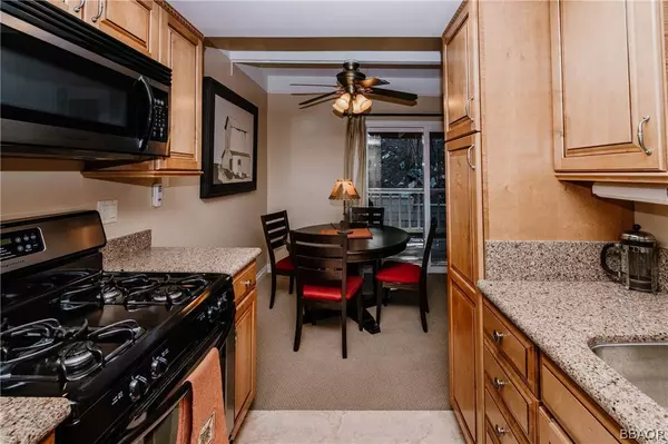 195 Rockledge #195, Lake Arrowhead, CA 92352