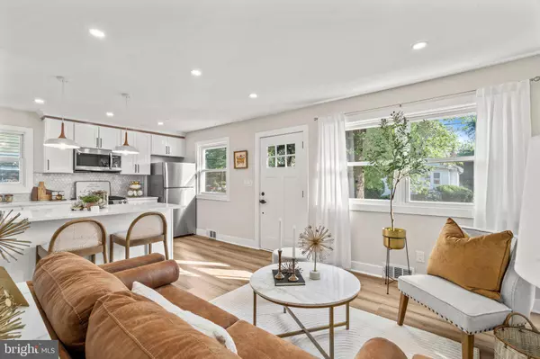 315 CRAWFORD AVE, Maple Shade, NJ 08052