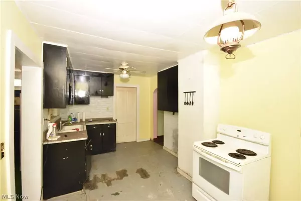 5694 Middle Ridge RD, Madison, OH 44057