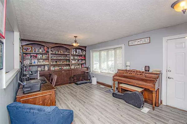 8125 Meadowlark Drive, Franklin, OH 45005