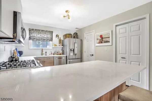 30 Hoffman Pl, Irvington Twp., NJ 07111