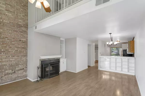 5913 Meadow DR #155-G, Lisle, IL 60532