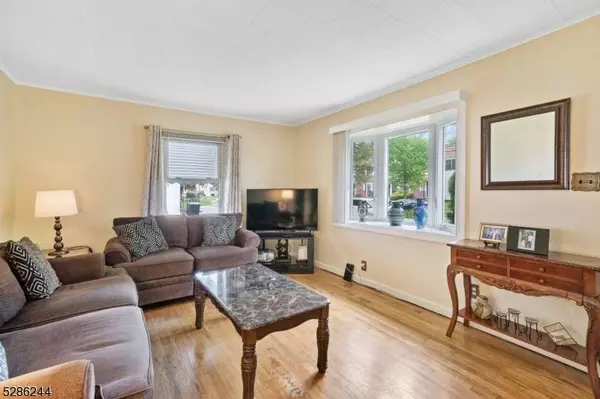 82 Addison Pl, Clifton City, NJ 07012