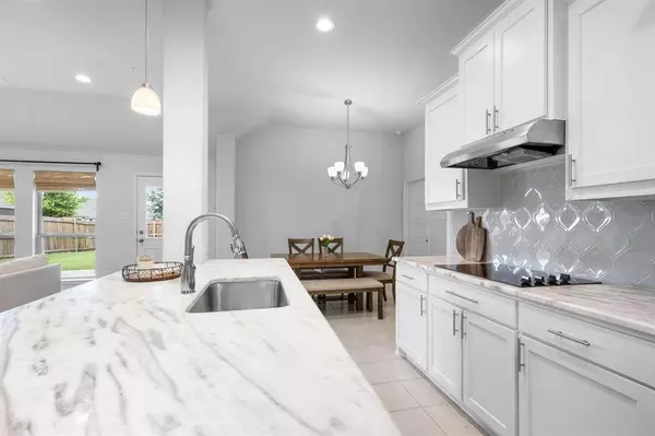 404 Country Meadows Boulevard, Waxahachie, TX 75165