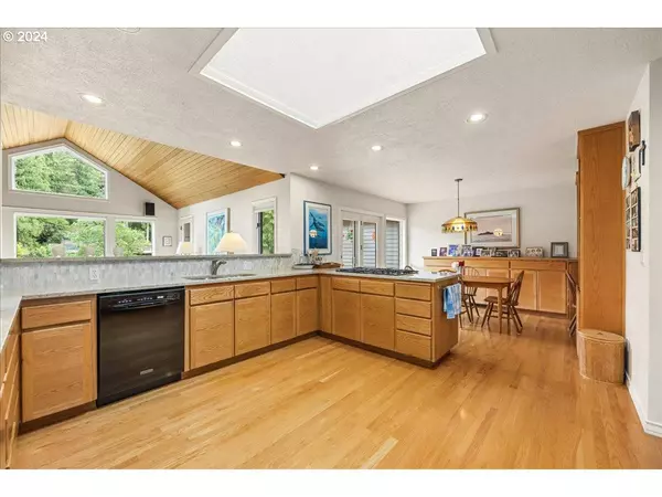 17288 CEDAR RD, Lake Oswego, OR 97034