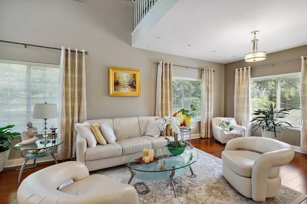 225 NICOLE DR #A, South Elgin, IL 60177