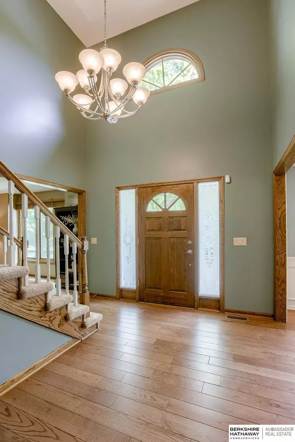 6518 S 102 Street, Omaha, NE 68127