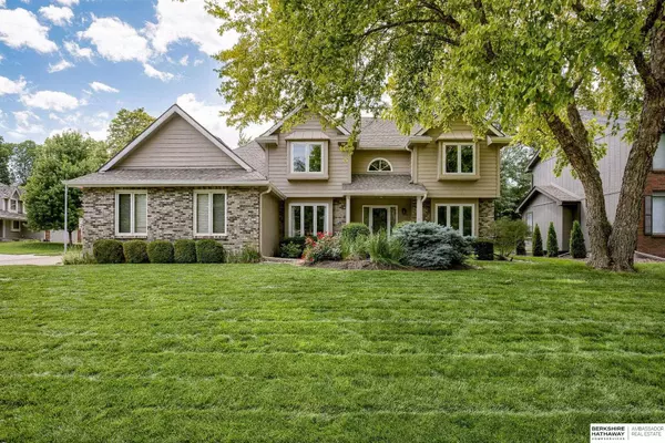 6518 S 102 Street, Omaha, NE 68127