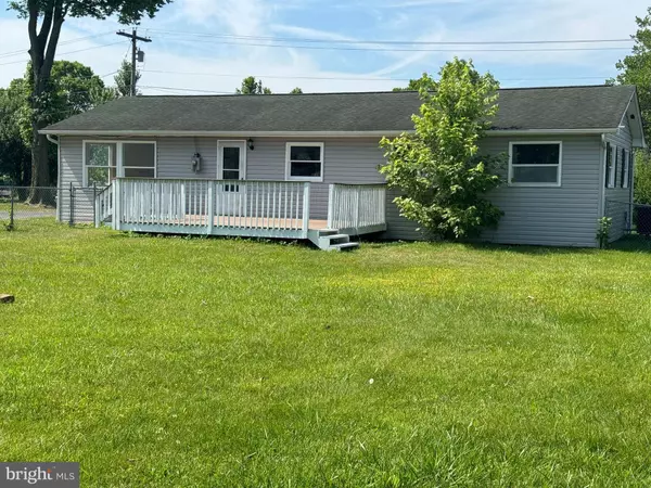 260 HENSHAW RD, Bunker Hill, WV 25413
