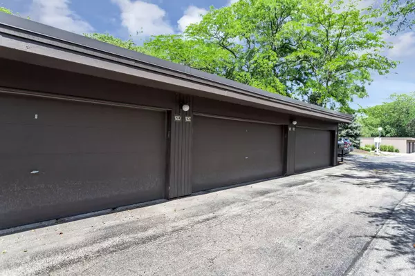 5913 Meadow DR #155-G, Lisle, IL 60532