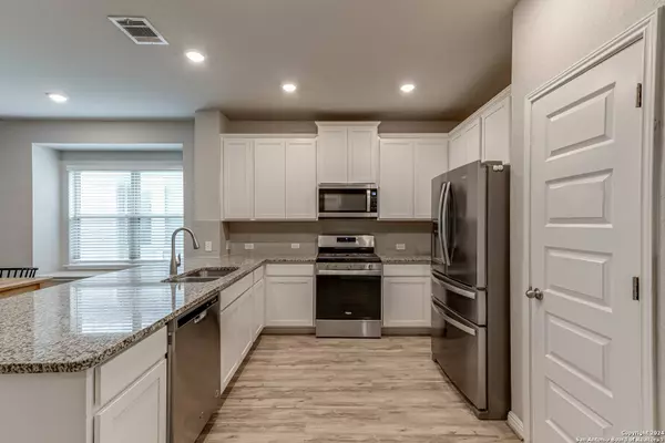 4919 RANAHAN PASS, St Hedwig, TX 78152