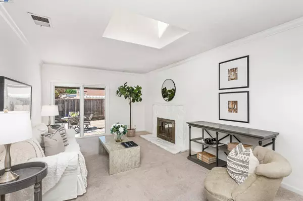 6227 Gibson Ct, Pleasanton, CA 94588