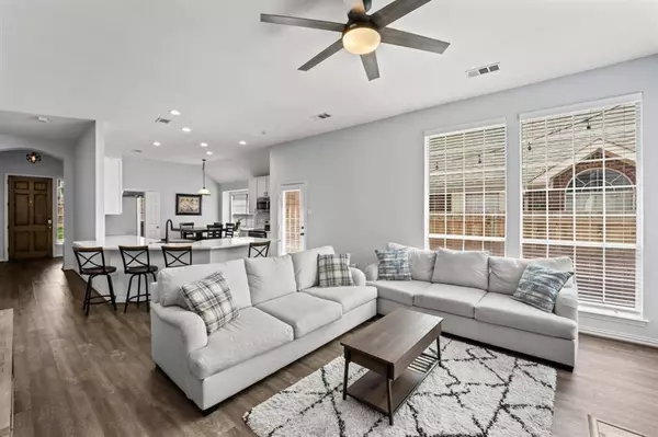 2460 Beachview Drive, Grand Prairie, TX 75054