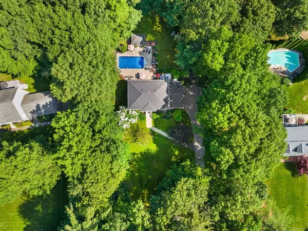 27 Village Woods Rd, Haverhill, MA 01832