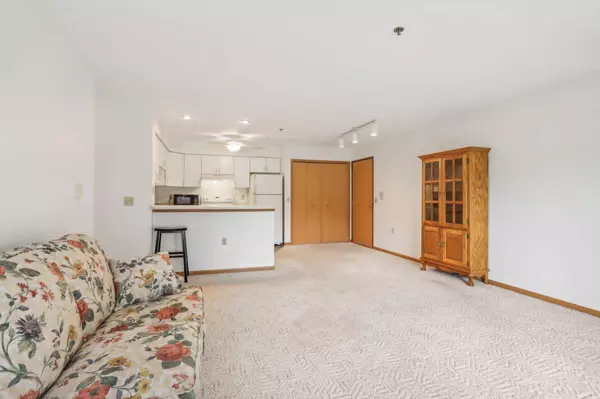 201 Kearney Way #201, Waunakee, WI 53597