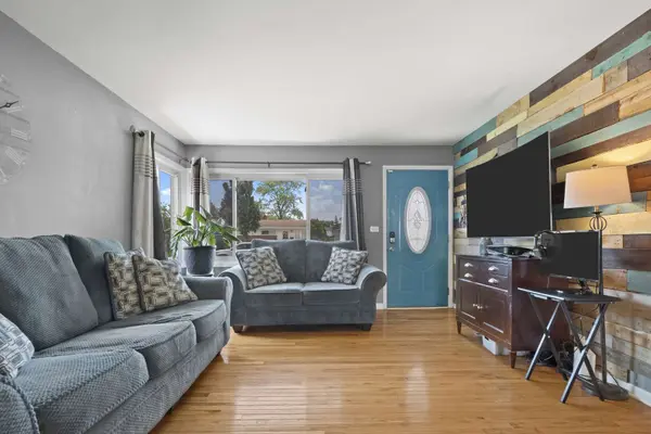 358 E LA PORTE DR, Addison, IL 60101