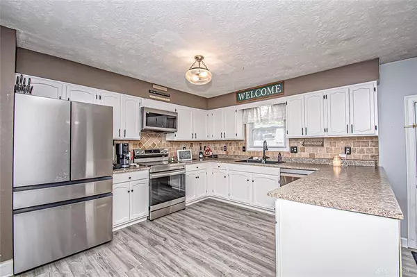 8125 Meadowlark Drive, Franklin, OH 45005