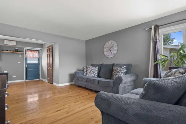 358 E LA PORTE DR, Addison, IL 60101