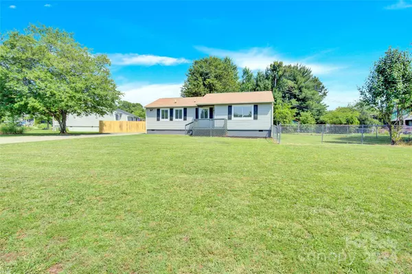 1008 Academy CIR, Dallas, NC 28034