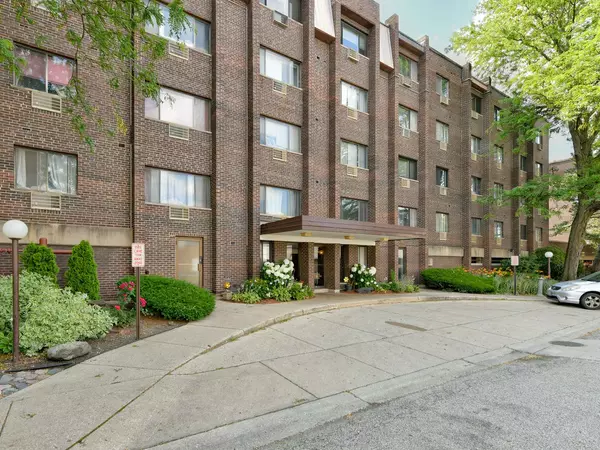 4624 N Commons Drive #301E, Chicago, IL 60656