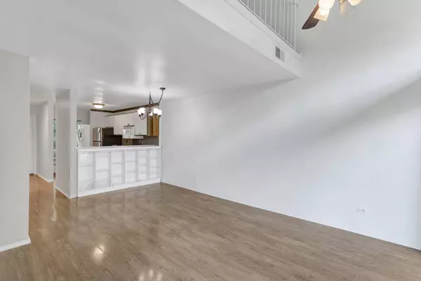 5913 Meadow DR #155-G, Lisle, IL 60532