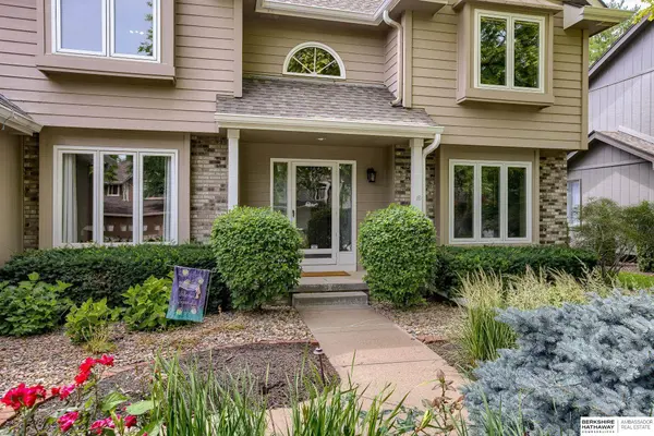 6518 S 102 Street, Omaha, NE 68127