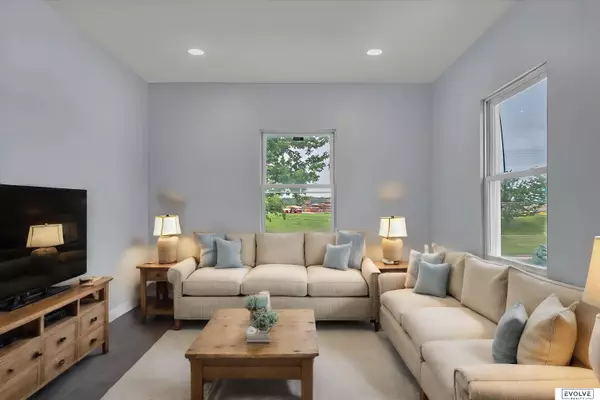 5921 S Street, Omaha, NE 68117