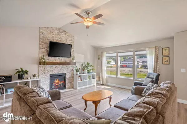 1343 E Esty DR, Palmer, AK 99645