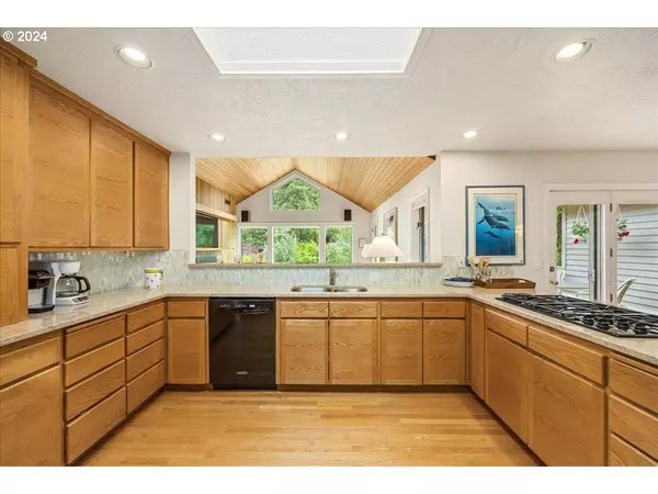 17288 CEDAR RD, Lake Oswego, OR 97034