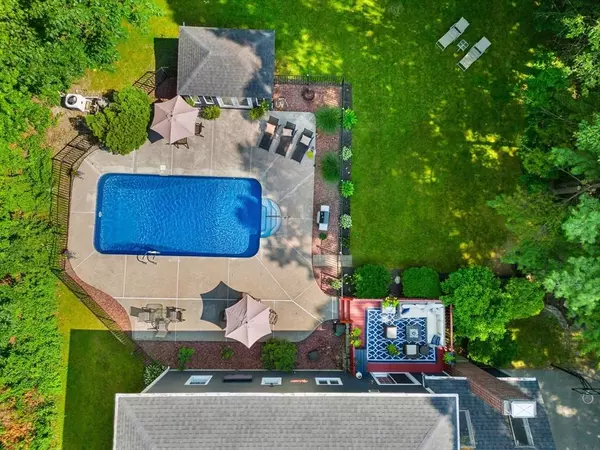 27 Village Woods Rd, Haverhill, MA 01832