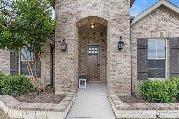 404 Country Meadows Boulevard, Waxahachie, TX 75165