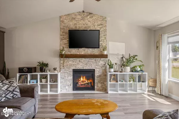 1343 E Esty DR, Palmer, AK 99645