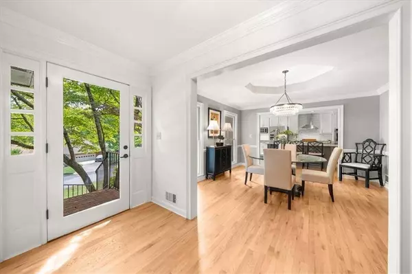 300 Saddle Creek DR, Roswell, GA 30076