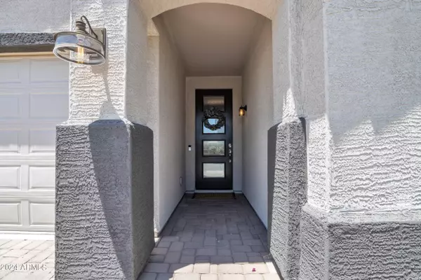 1668 W HARRIS Avenue, San Tan Valley, AZ 85144