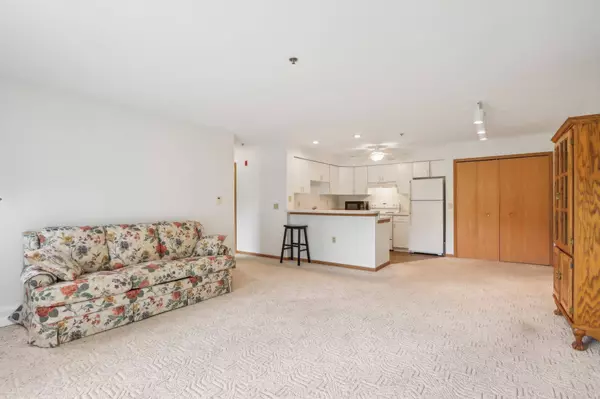 201 Kearney Way #201, Waunakee, WI 53597