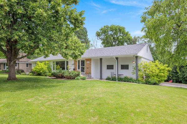 5412 Edenmoor ST, Edina, MN 55436