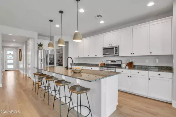 1668 W HARRIS Avenue, San Tan Valley, AZ 85144